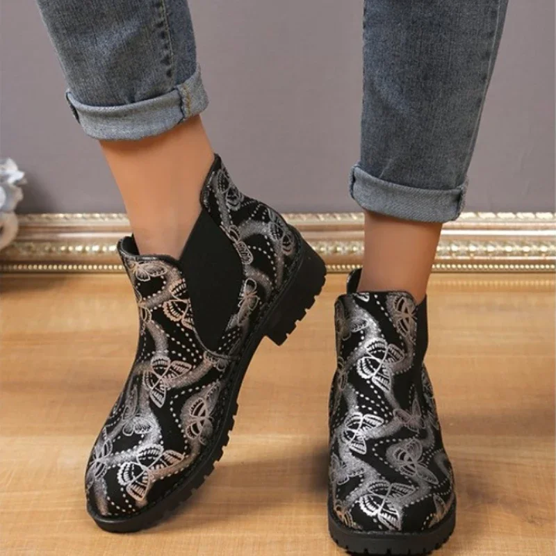 2024 Herfst Nieuwe Damesmode Enkellaarzen Vlinderpatroon Zwart Goud Bedekt Korte Laarzen Dames Professionele Chelsea Laarzen