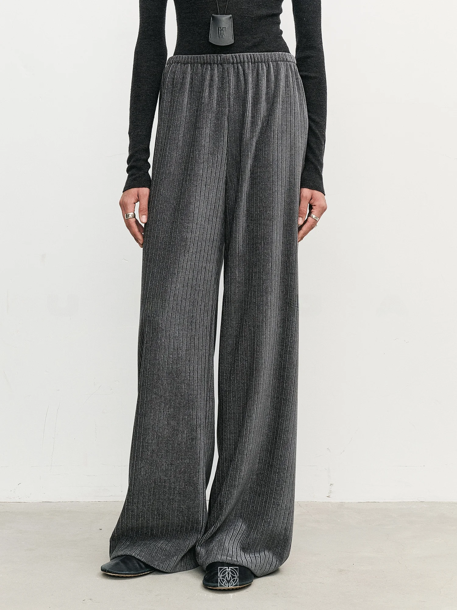 

Весенне-осенние удобные вельветовые утягивающие универсальные воздушные женские повседневные брюки с широкими штанинами и широкими штанинами.