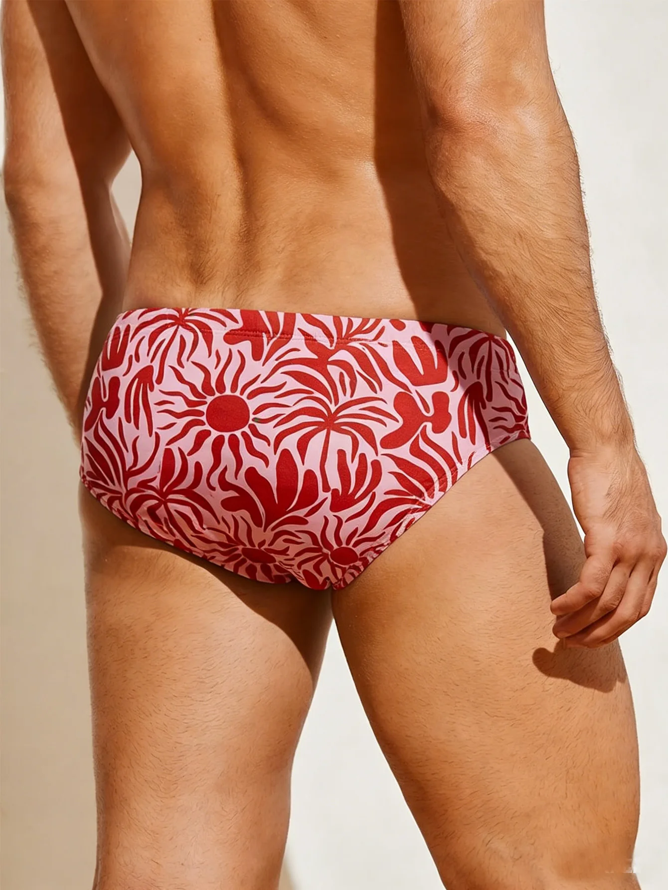 Men's printed sports triangle swimming trunks, high elasticity speed dry breathable swimming trunks, essential for beach swimmin