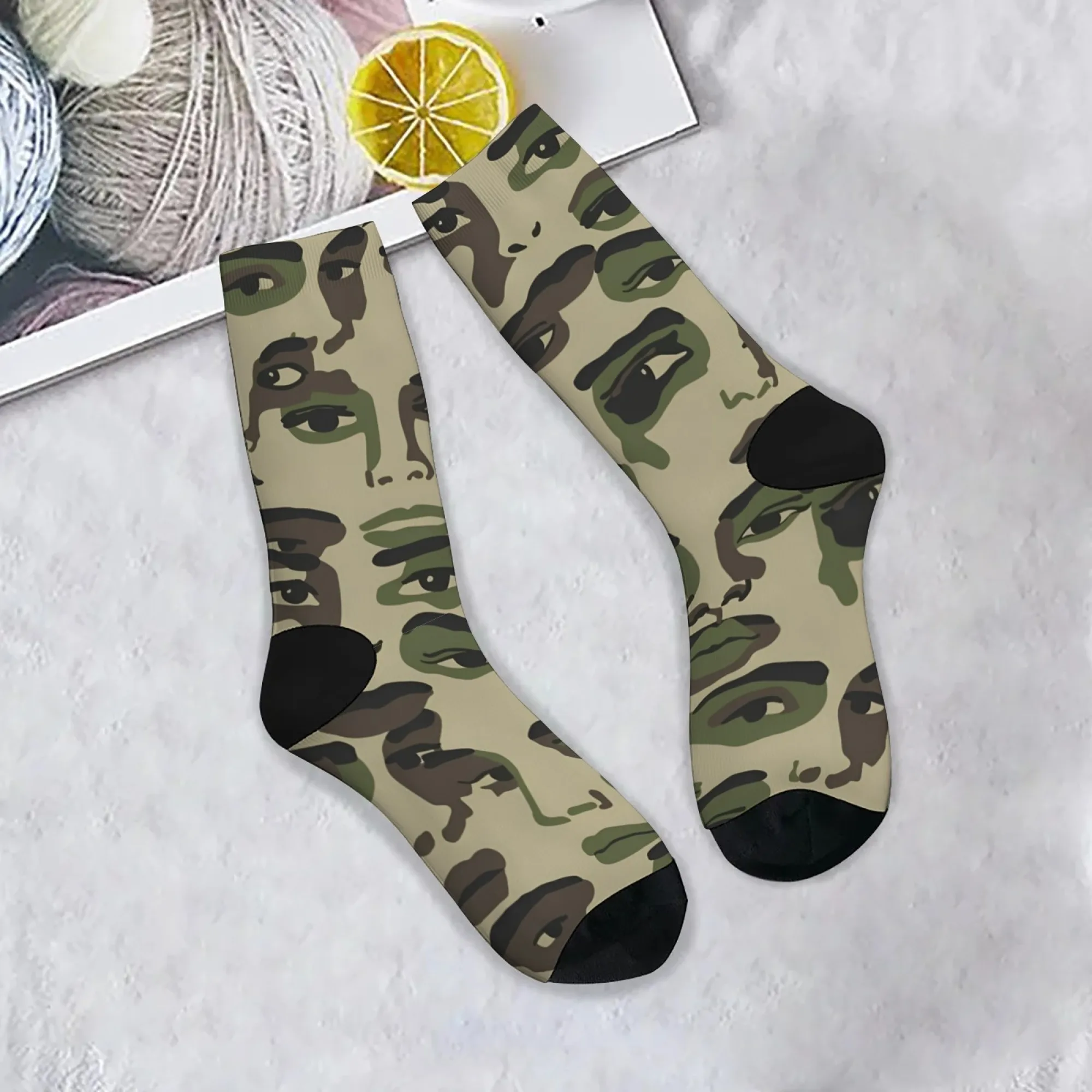 Авангардные камуфляжные носки до середины икры с художественным лицом, полное частичное лицо, коллаж с принтом, функция лица, повседневный наряд и художественный сбор