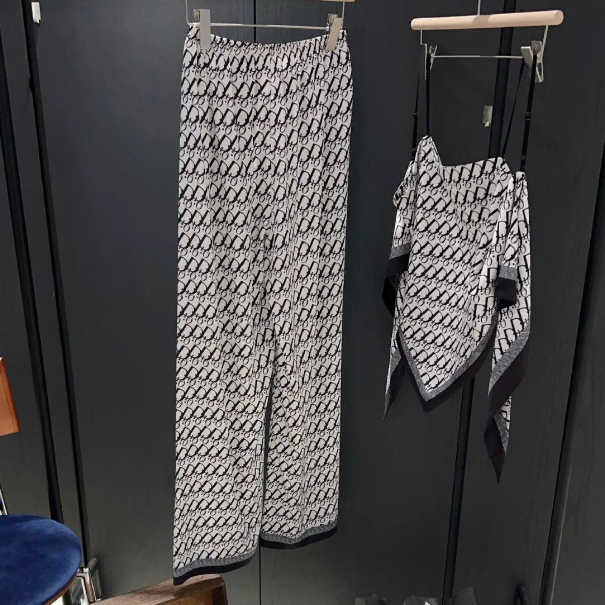 Sexy pajamas, women's scarves, suspenders and trousers, silk-like noble and thin household clothes can be worn outside