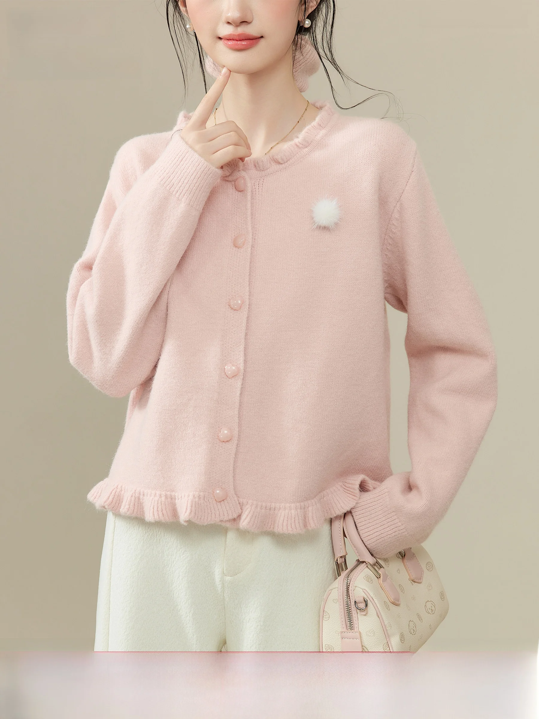 

Уникальный красивый открытый кардиган Miu Sle, мягкий и удобный женский свитер с деревянными элементами и декором из шариков, универсальный.