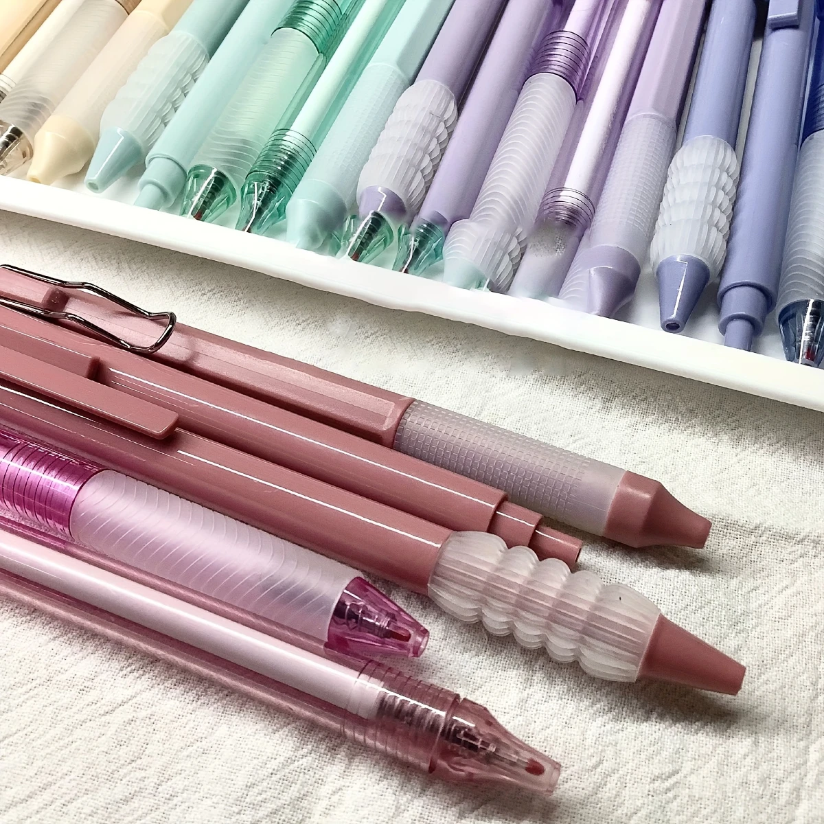 Morandi Neutral Pen Set of 5, Fast-Drying Ink, Medium Nib, Retractable Design, Oval Plastic Body, Ideal for Students and Profess