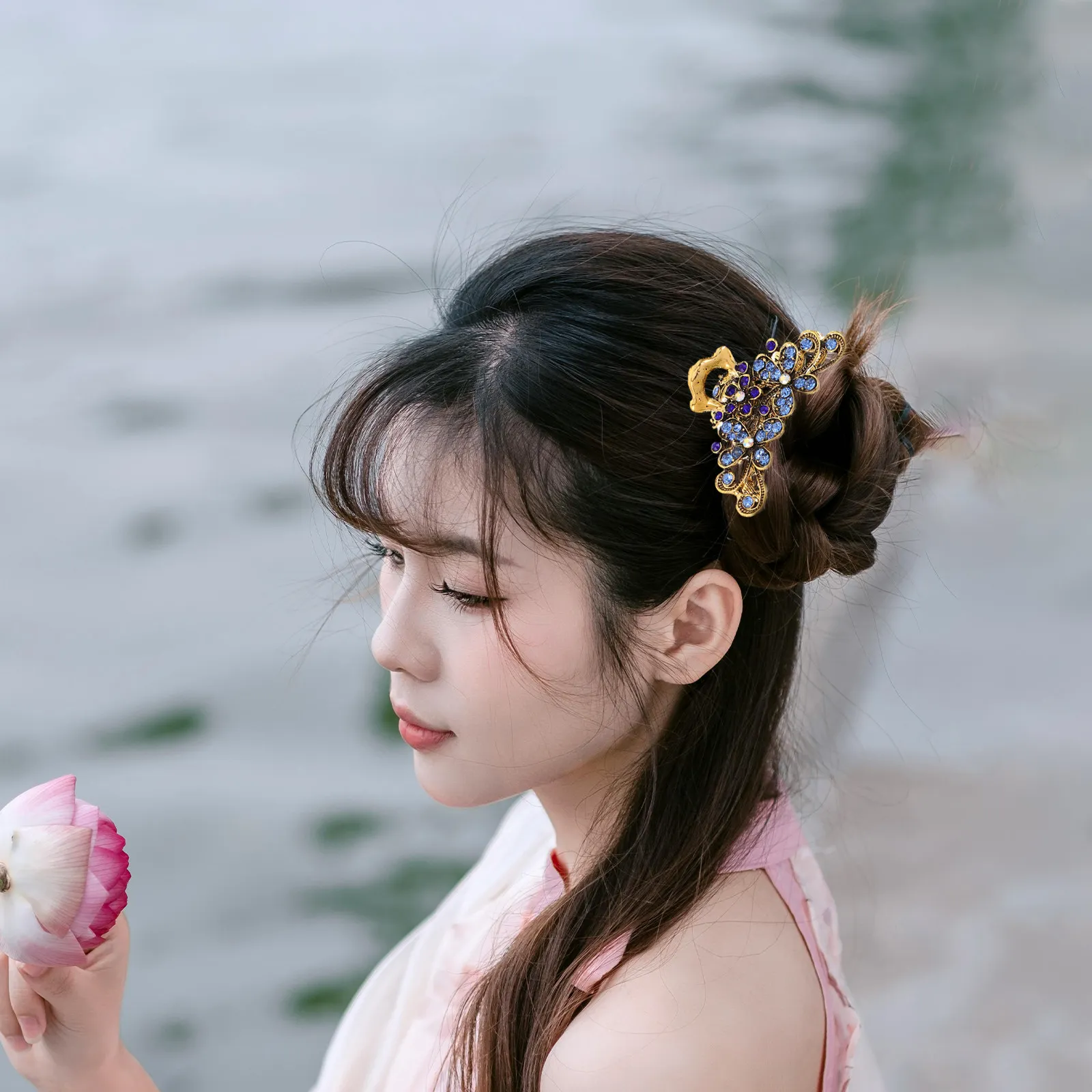 

2Pcs Vintage Crystal Hair Claws Flower Shaped Claw Clip for Women Girls Fashionable Floral Hair Grip Everyday Styling Accessory