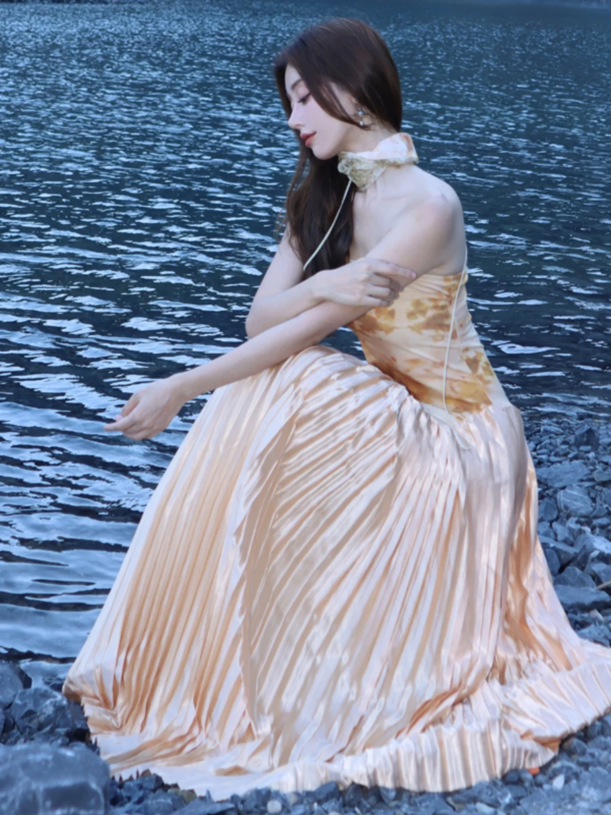 エレガントなフラワープリントプリーツパーティードレス女性のセクシーなストラップレスノースリーブオフショルダーハイウエスト背中の開いたウエディングガラドレス wh8