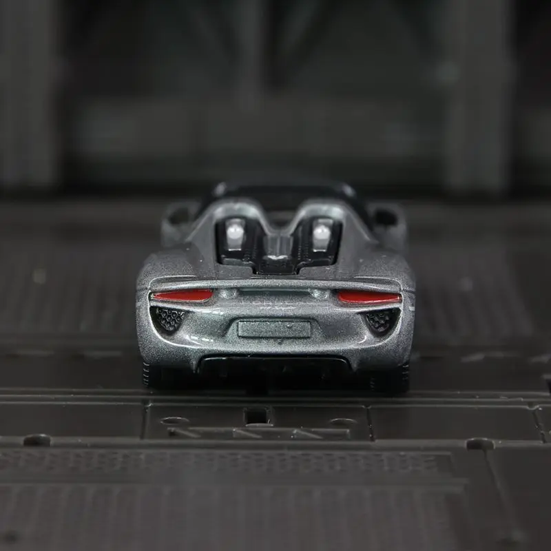 CCA 1:61 بورش 918 سبايدر نموذج سيارة من خليط معدني كامل سيارة خارقة لعبة أطفال هدية يمكن تقديمها كهدية عيد ميلاد للأصدقاء