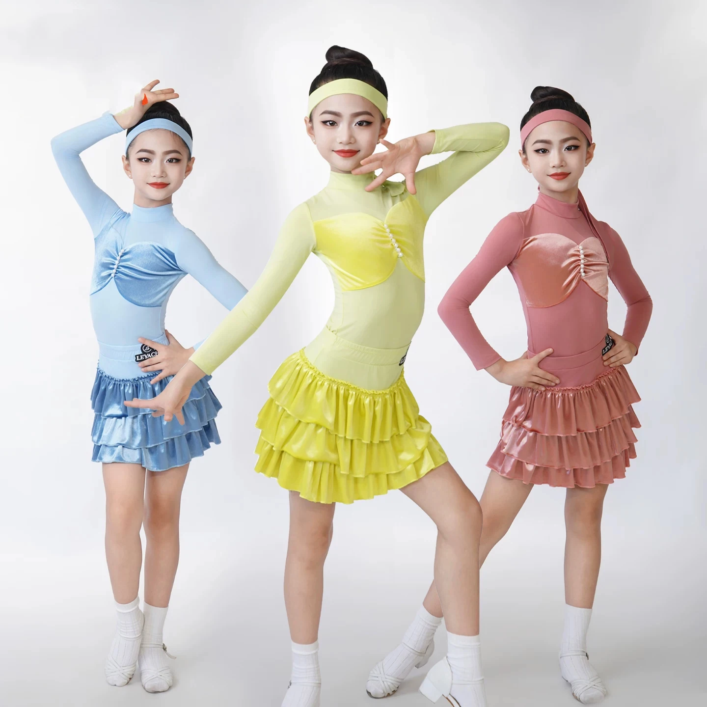 3 Colors Winter Latin Dance Competition Clothing For Girls Long Sleeved Split Skirts Velvet Suit Rumba Latin Dance Wear DQS24382