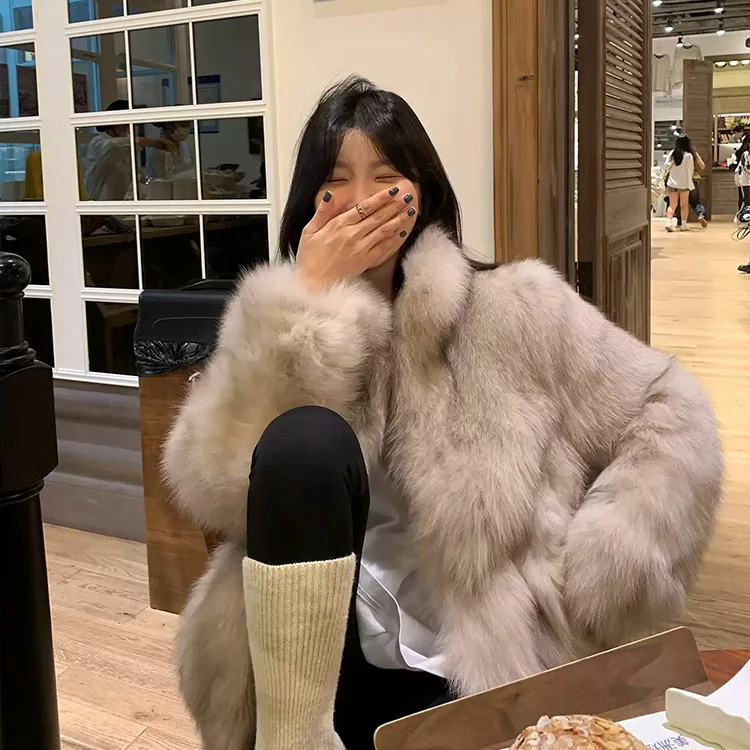 UMI MAO ヘイジーファンタジーアンバーフローイングライトヴィンテージグラデーションクリームカラースモールスタンドカラーフォックスファーコート女性用冬新作