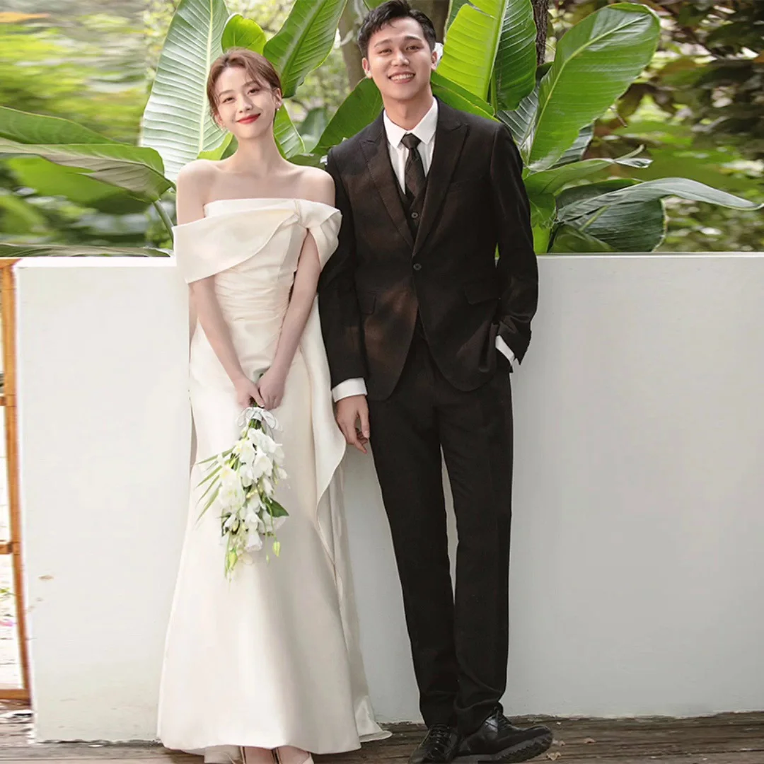 フランスのライトサテンのウェディングドレス,シンプルな裸の肩,スーパーフェアリー,森スタイル,花嫁のウェルカムトースト,女性,旅行の写真