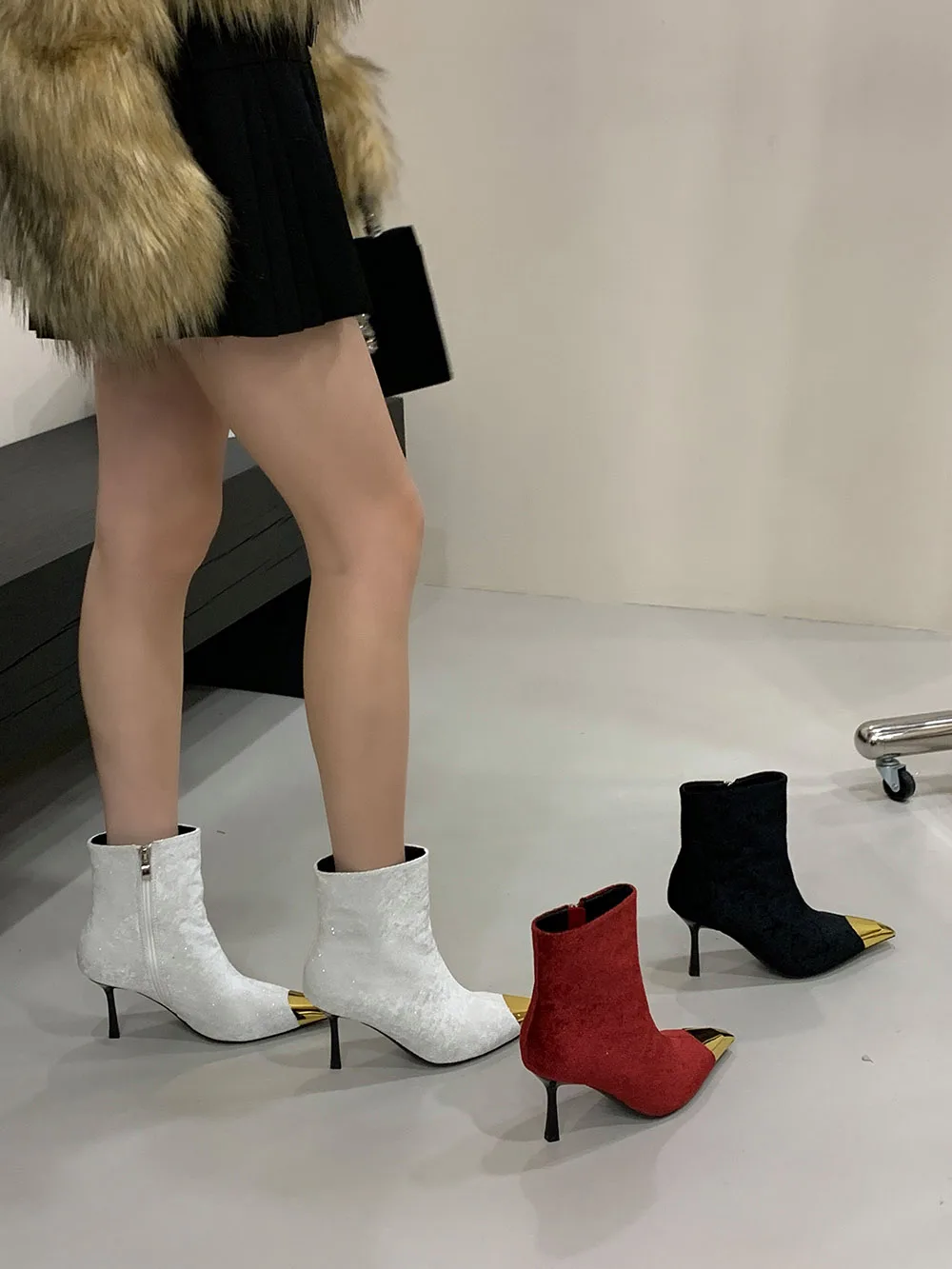 

Женские ботильоны с острым носком, атласные короткие ботинки на тонком высоком каблуке-шпильке, модные 2026, новые поступления, вечерние короткие сапоги, женские красные