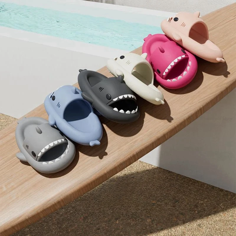 Shevalues-Zapatillas de tiburón para niños y niñas, sandalias de dibujos animados a la moda, zapatos de playa bonitos, toboganes de baño