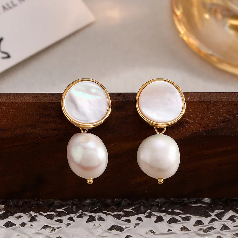 

Statement Classic Retro Simple Fashion Baroque Natural Freshwater Pearl Earrings for Women Commuting Versatile Shell Earrings