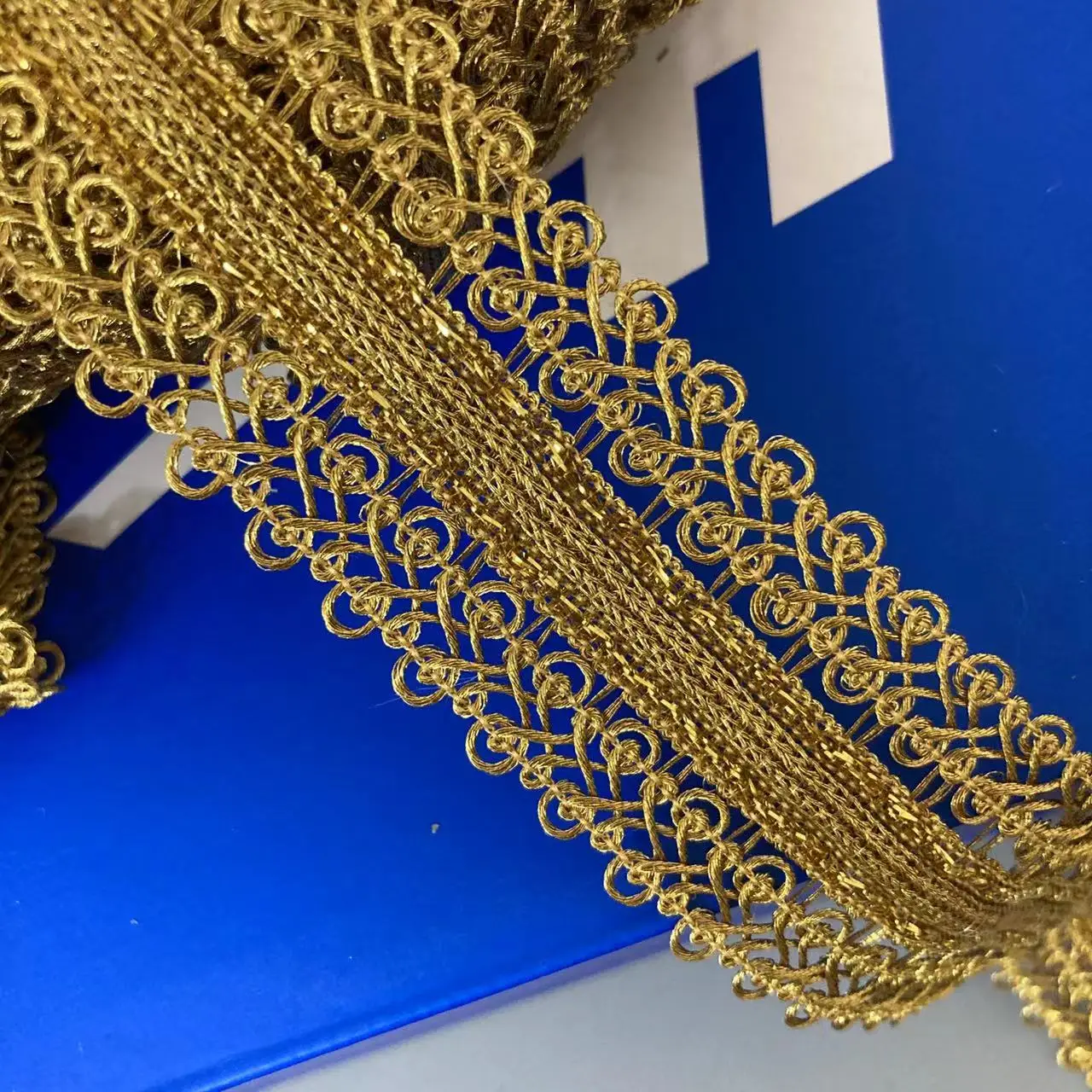 1 Yard 4,2 cm Gold Spitze Trim Band Goldfaden Gurtband ethnischen Stil Kleidung Stickerei Pailletten Stoff Jacquard Zubehör neu