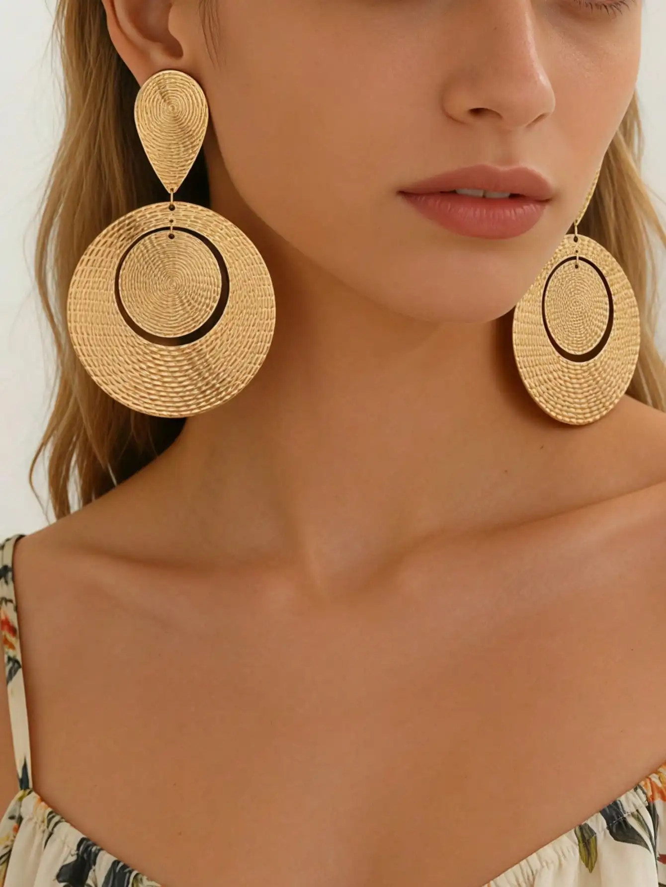 Pair of Oversized Geometric Spiral Texture Retro Metal Hoop Earrings for Ladies Party Attention-Grabbing Jewelry Accessory