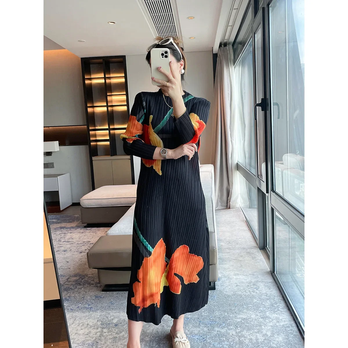 Pleats Pleated Dress 2024 New Retro Printing Temperament Elegant Slim Dress Pleated Design Flesh Covering Thin Long Dress Women