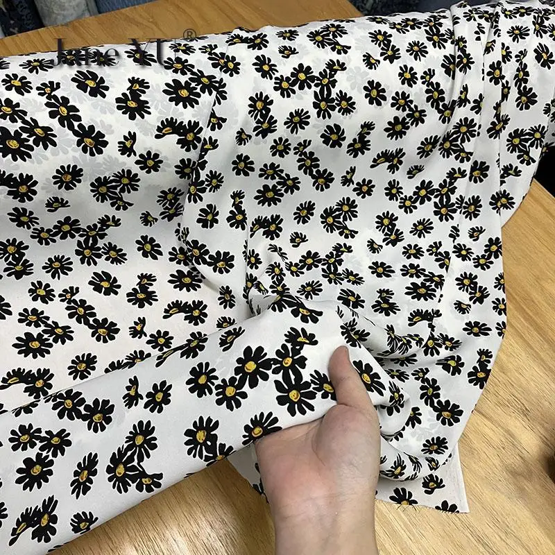 

Small Daisy Chiffon Fabric Single Layer Impermeable, Falling And Elegant, One Meter Price Cloth Head Fabric