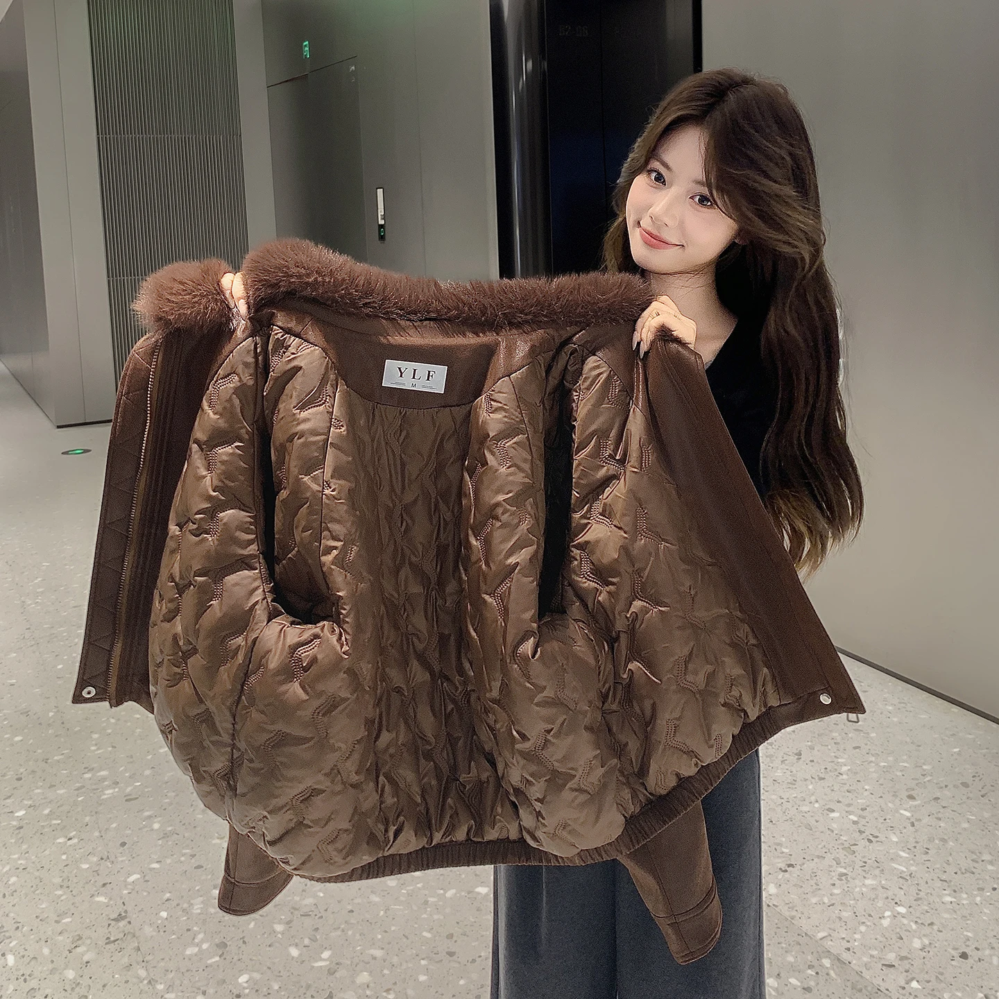 2026 New Women's PU Leather Bomber Jacket with Detachable Faux Fox Fur Collar Winter Thick Short Outerwear Elastic Hem Pockets