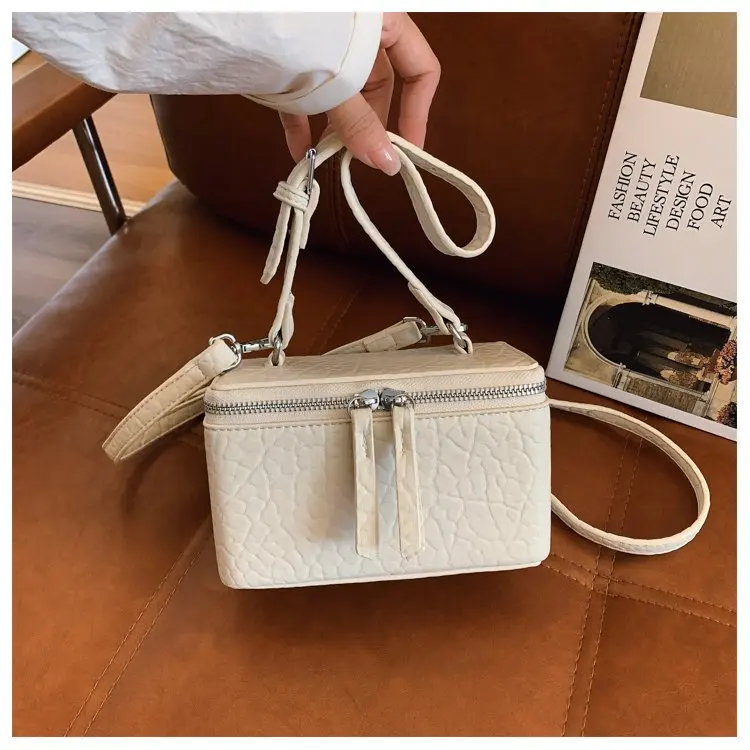 

‌2025 Summer Genuine Leather Bucket Bag Women's High-End Shoulder Bag, Minimalist Luxury Messenger for Office/Dating/Travel‌