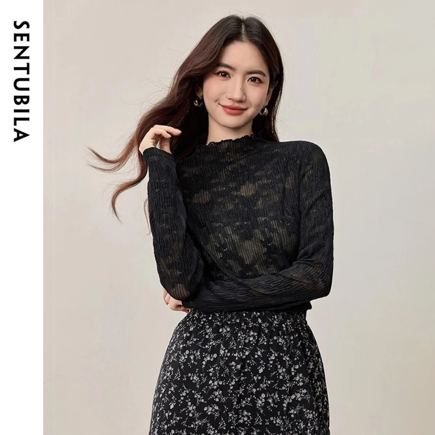 

SENTUBILA Lace-Inset T-Shirt For Woman 2026 Autumn Semi-Turtleneck Slim-Fit Stretch Long-Sleeve Knitted Tops Elegant 153SA2834