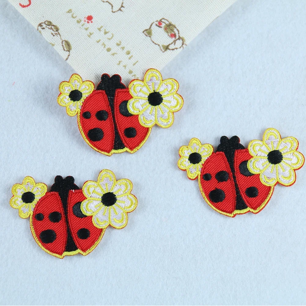 2PCS Ladybug Flower Patch DIY Cute Animals Patches Embroidery Applique Forclothing Iron on Apparel Sewing Fabric T-shirt Decor