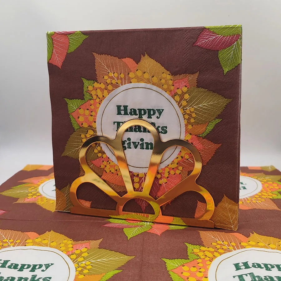 مناديل مطبوعة لعيد الشكر - تصميم شكرًا سعيدًا مع أوراق القيقب الخريفية والتوت لمستلزمات ديكور طاولة العطلات