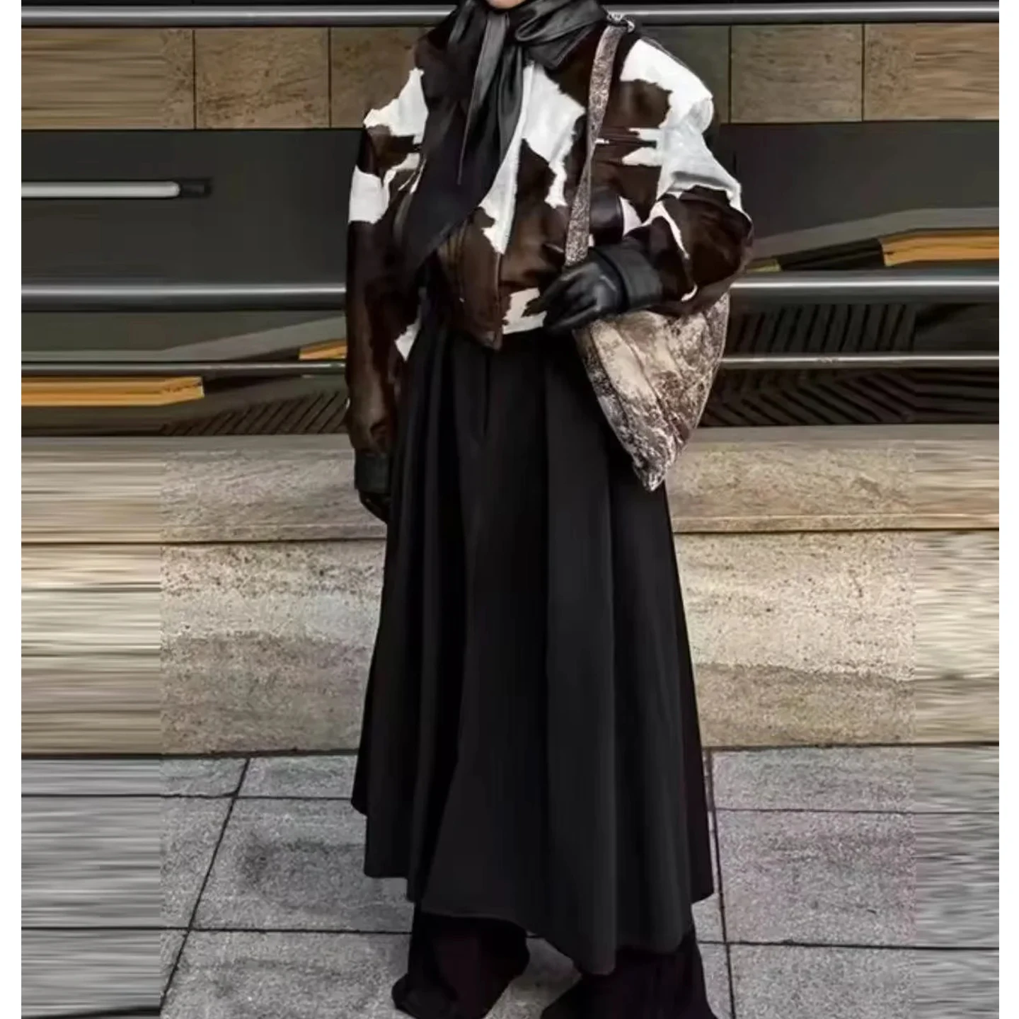 เสื้อแจ็คเก็ตหนัง PU ลายวัวสไตล์อเมริกันย้อนยุคสำหรับผู้หญิง แขนยาว คอปก ทรงหลวม ปิดซิป เหมาะสำหรับฤดูหนาว