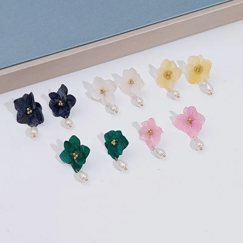 

Elegant Hydrangeas Natural Flower Earring Handmaking Epoxy Resin Pressed Flower Earrings Colorful Dry Flowers Jewelry Wholesale