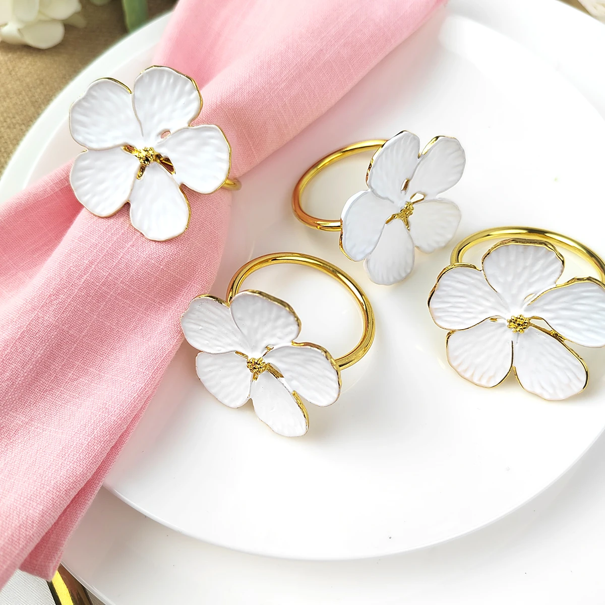 4PCS White Plum Blossom Napkin Rings Holder Metal Flower Types Accessories for Hotel Parties Feast Wedding Dining Table Decorate