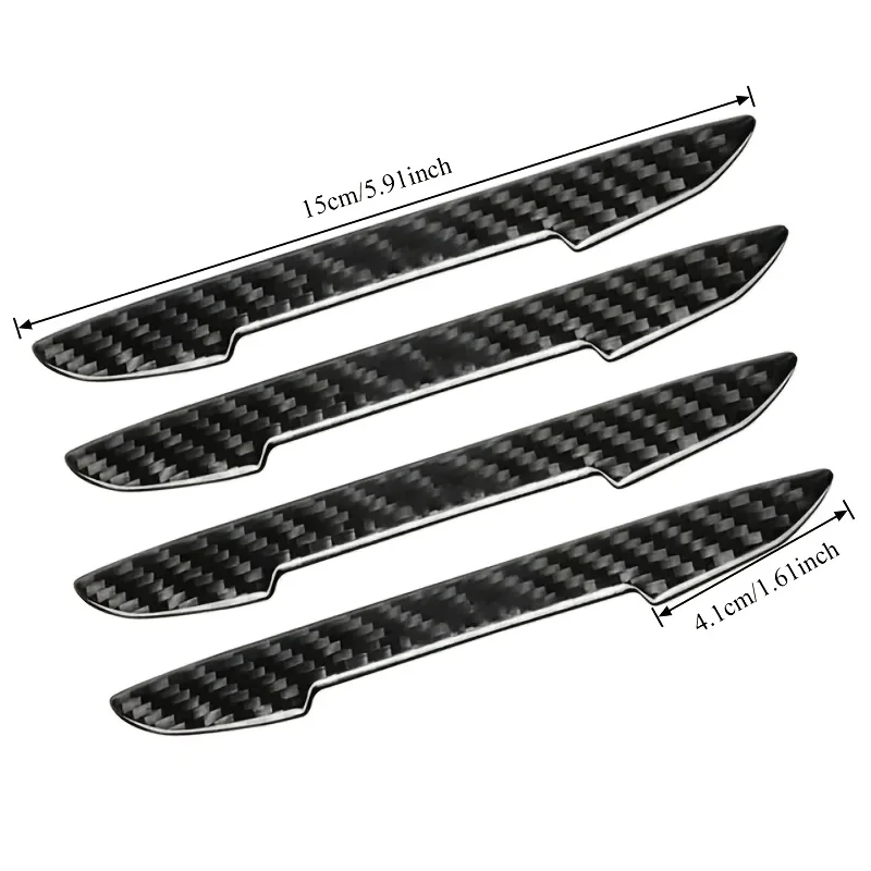 Un ensemble de 5 bandes de protection pour portières de voiture avec un design aspect fibre de carbone, conçues pour éviter les collisions et résister aux rayures