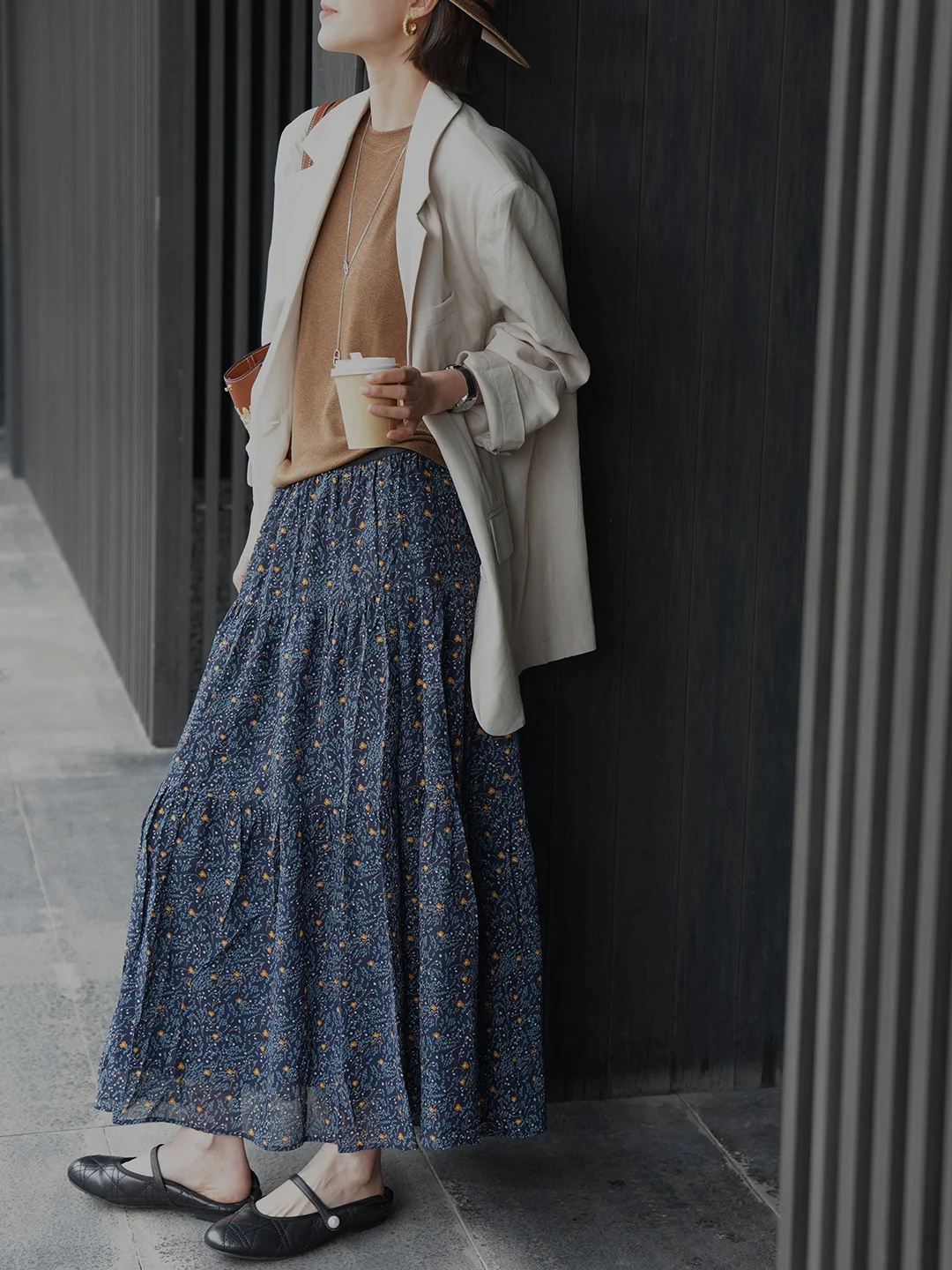 

Новая женская юбка А-силуэта с высокой талией и художественным цветочным принтом, свободного кроя, длиной до колена, весна 2026