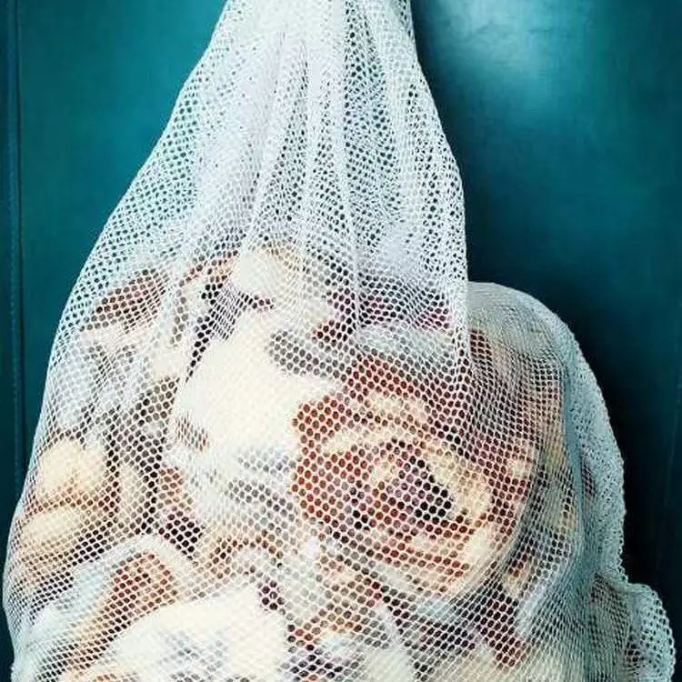 

Большой сетчатый мешок для стирки однотонного цвета с завязками, предотвращающий затяжения и деформацию, 60x90 см