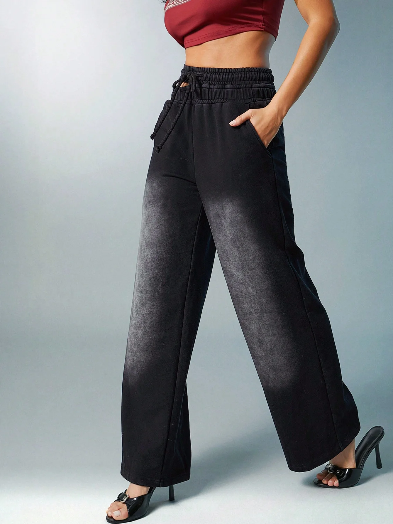 レトロな黒とグレーのジーンズ、レディースワイドレッグパンツ、2025年春と秋の最新ファッショントレンド、ゆったりとしたストレートレッグパンツ