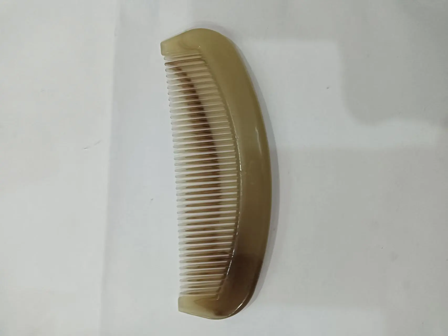 Расческа в форме полумесяца из говядины, антистатическая массажная расческа Расческа в форме полумесяца из говядины, антистатическая массажная расческа