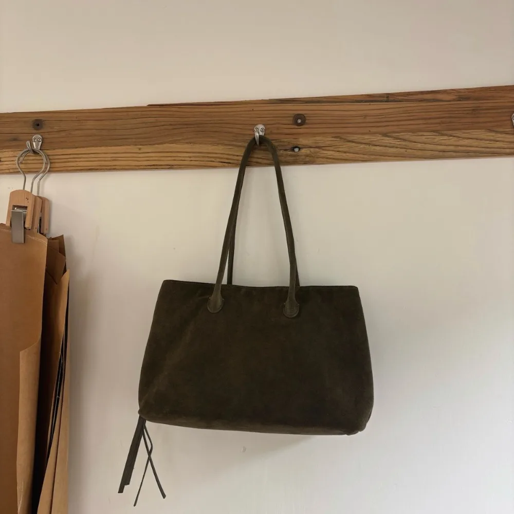 New Matte Cowhide Briefcase Large-capacity Commuter Tote Bag Genuine Leather Advanced Slack Commuter Texture Unique Fashion