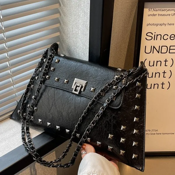 

2025 Hot Sale New Vintage Chic Rivets Chain Bag，Timeless Turn Lock Shoulder Purse for Trendy，Women Versatile Daily Companion Bag