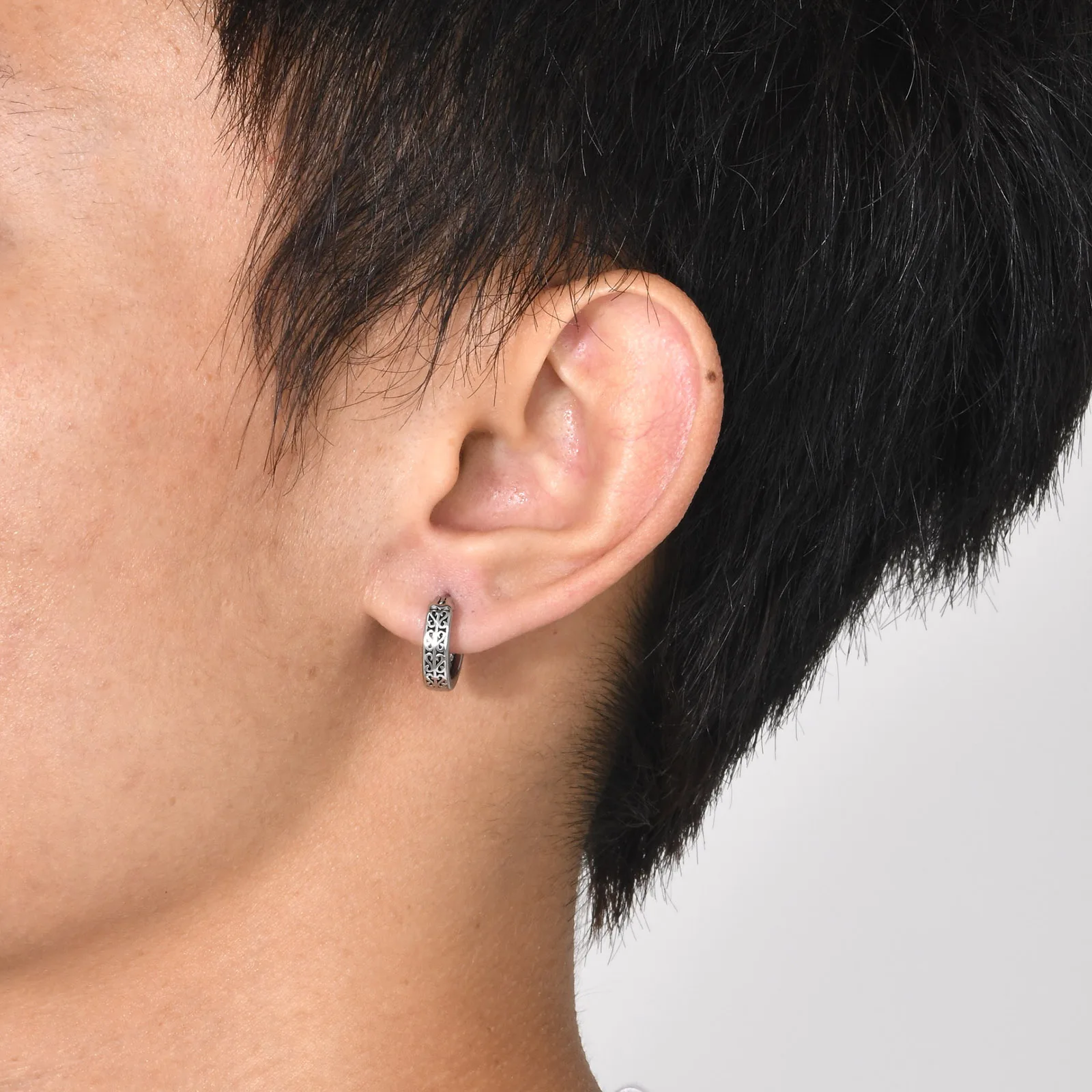 Mprainbow Mens Vintage Hoop Huggie Earrings, Waterproof Stainless Steel Punk Round Earring Gifts to Dad Father Boyfriend BFF
