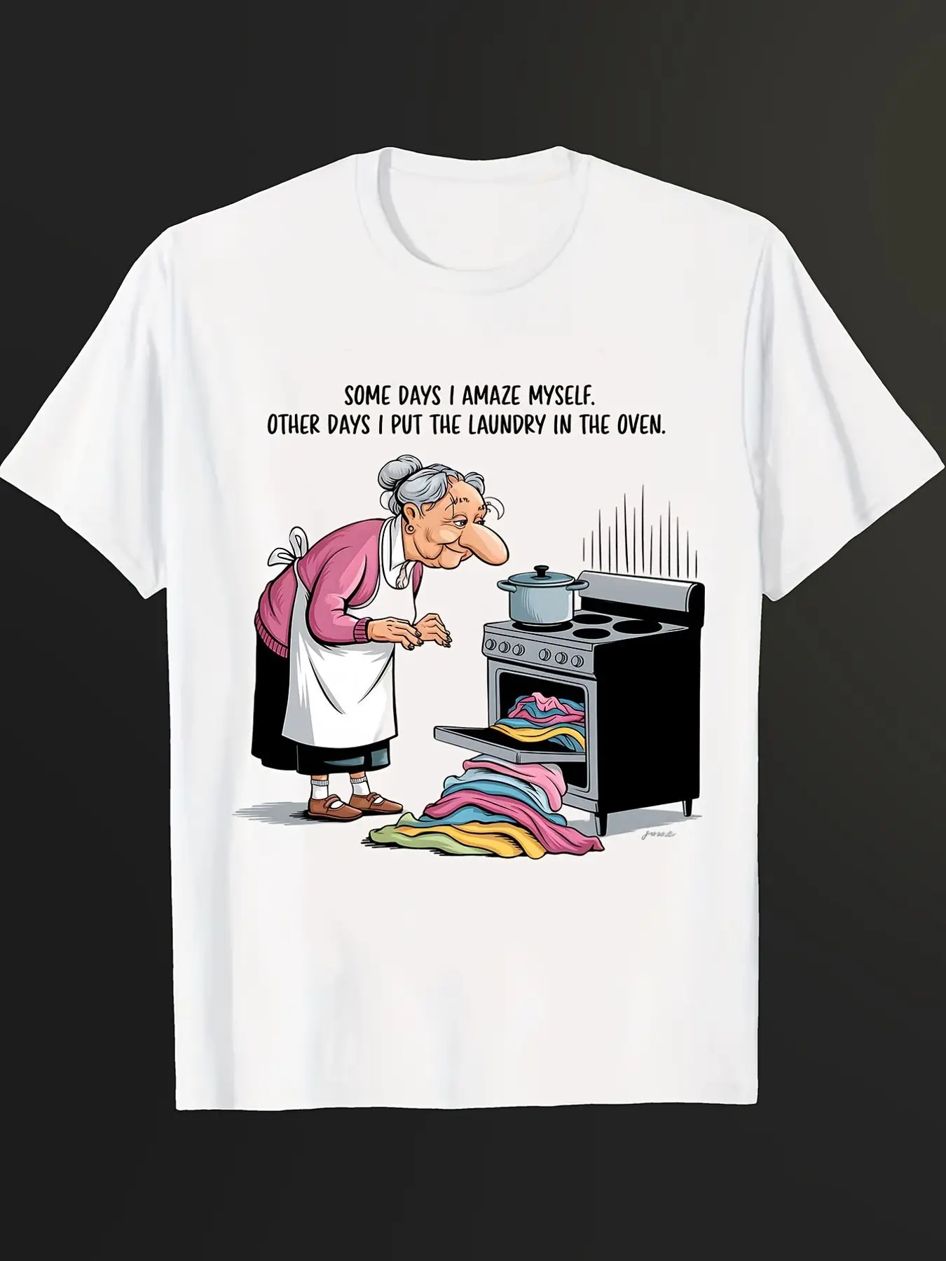 T-shirt amusant avec dessin animé de grand-mère, « Parfois, je me surprends. » De temps à temps, je place la machine à laver dans le four, " Confortable "