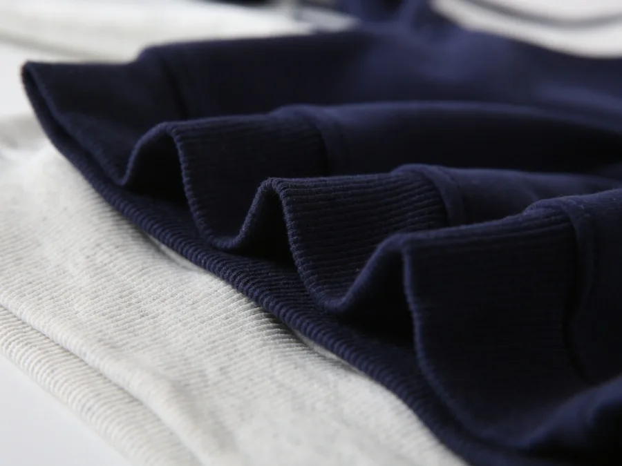 Sportlicher Kinder-Halbzip-Sweatshirt Herbst Farbblock Langarm-Pullover mit Flugzeug-Stickerei Lässige Jungen-Oberbekleidung – Detail 8