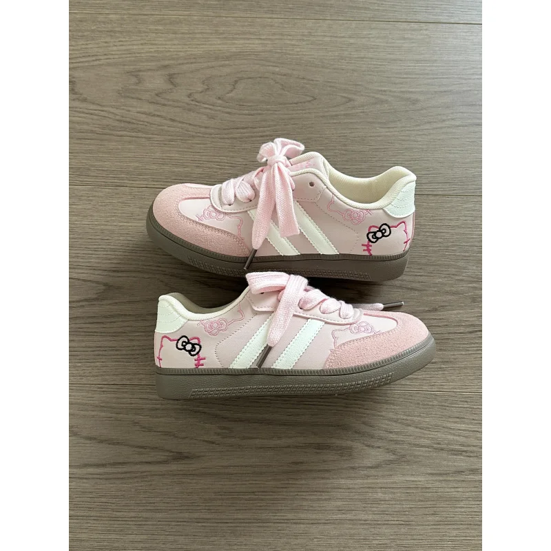 أحذية رياضية هالو كيتي أحذية رياضية لطيفة ومريحة على طراز Y2K باللون الوردي ونعل سميك ومطرزة للتدريب الألماني كاجوال بتصميم كلاسيكي للفتيات