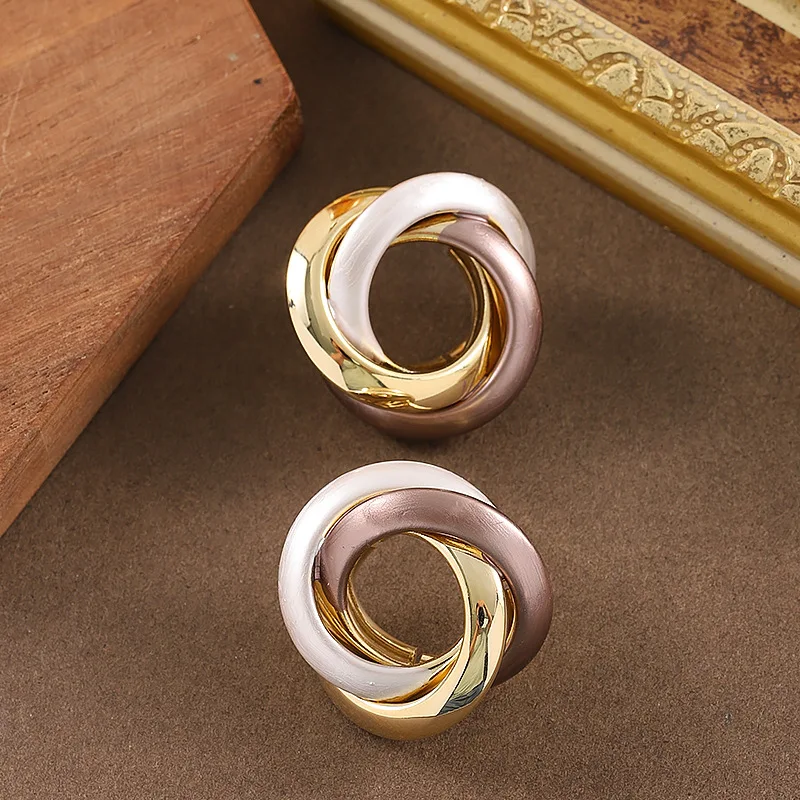 Gold‑Tone Interlocking Triple Hoop Stud Earrings Multicolor Twisted Circle Earrings Modern Fashion Jewelry
