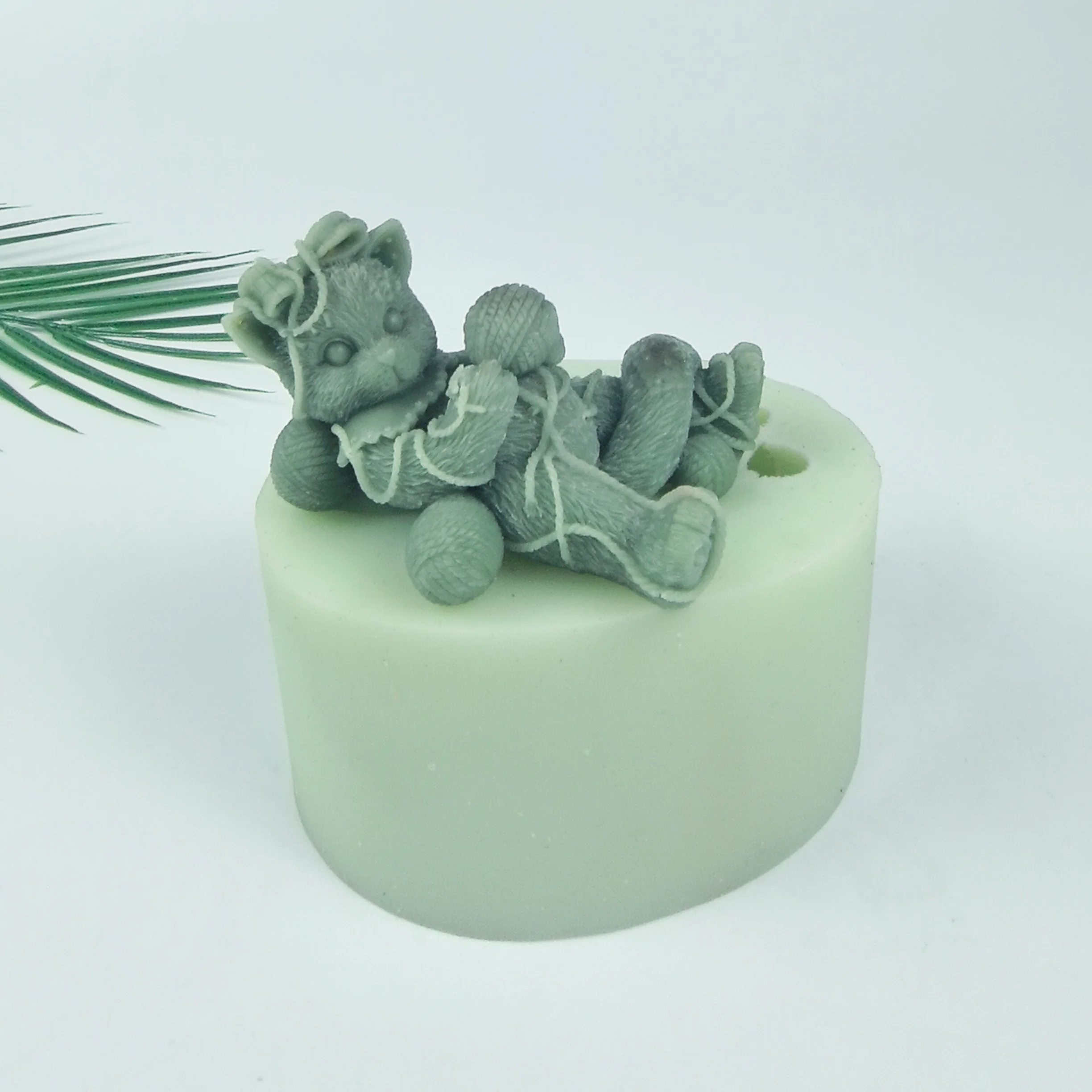 

3D Animals Cats Playing With Yarn Balls Moulds Silicone Mold Cat Soap Candles Molds Wedding Birthday Clay Resin Mould DW0775