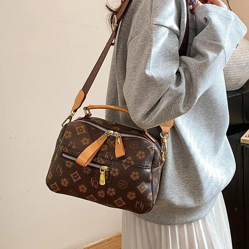 

​2025 Retro-Chic Top Handle Bag, Multi-Way Convertible Shoulder Crossbody Purse for Women, Vintage-Inspired Day to Night Tote