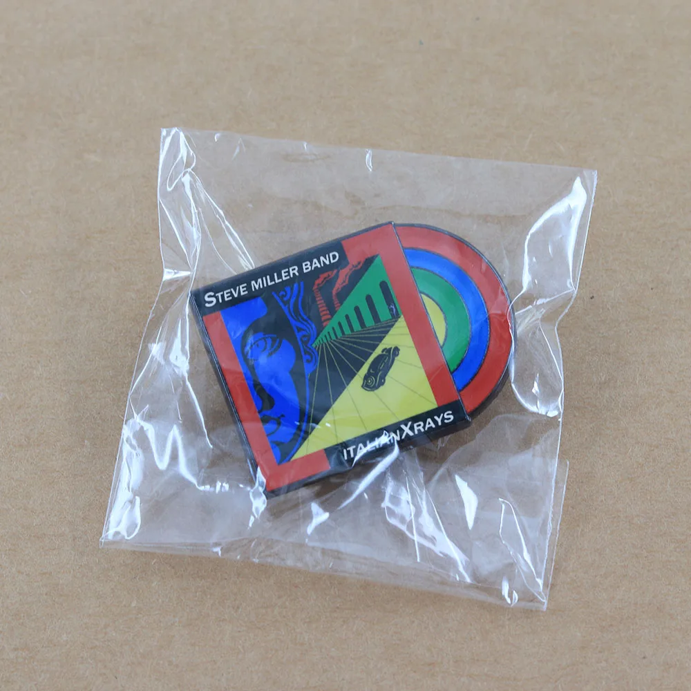 Steve Miller Band Italian X Rays Vinyl-Stil Emaille-Pin Klassisches Albumcover-Brosche Perfekt für Rucksäcke und Kleidung Fan-Geschenk – Detail 13