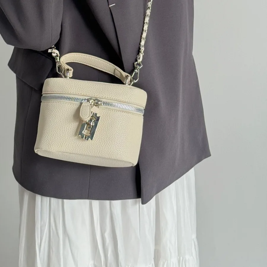 

New fashionable high-quality chain crossbody bag small square bag high-quality texture elegant commuting handbag, bucket bags