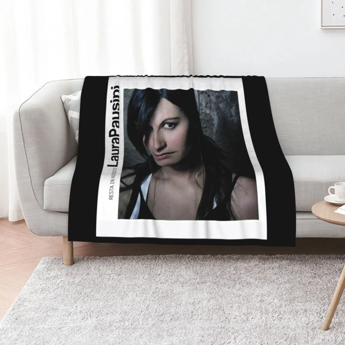 Laura Pausini resta in ascolto Throw Blanket Blankets For Sofas Single Shaggy blankets and throws Hairy halloween Blankets