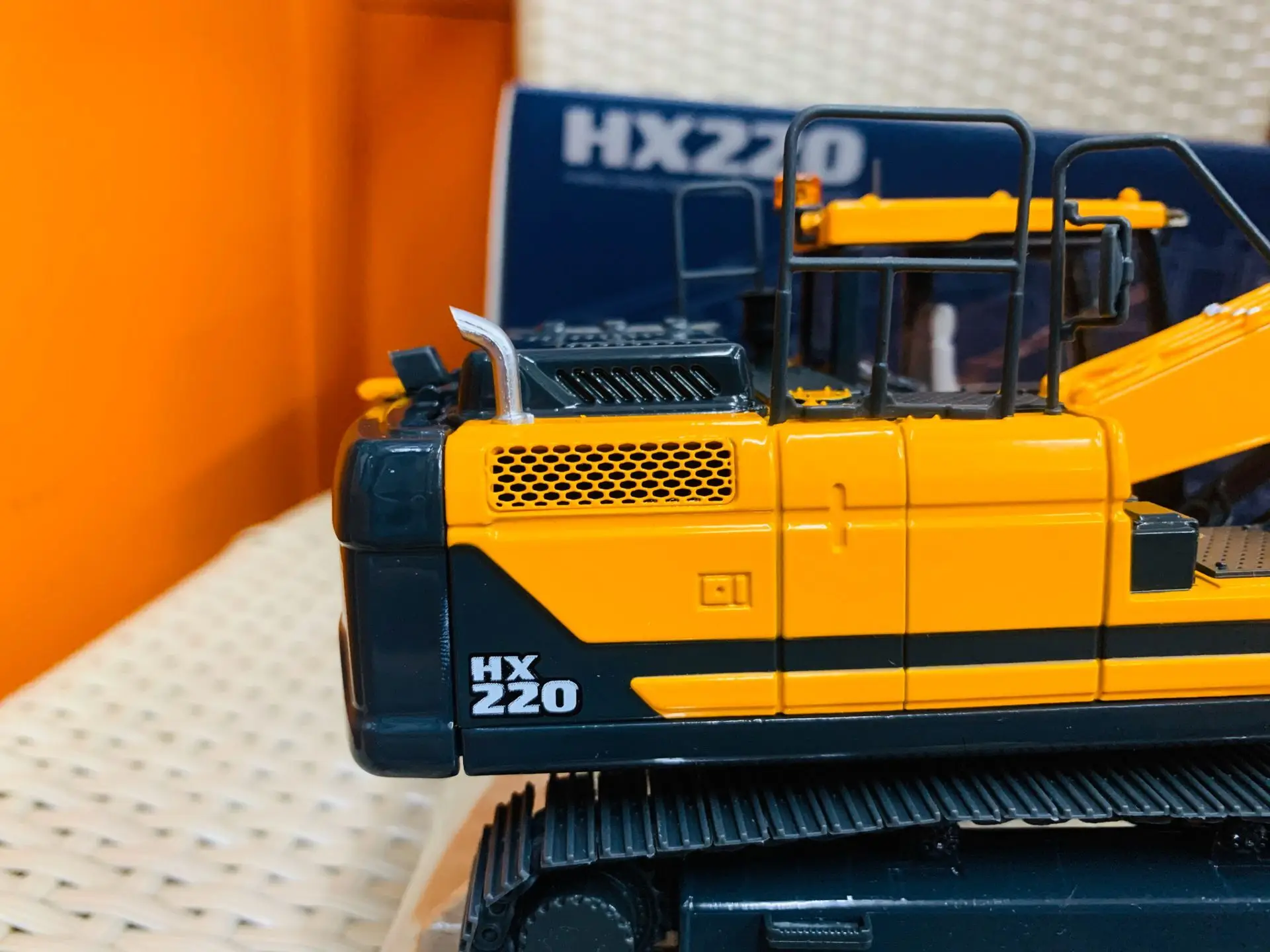 Hyundai Construction Equipment Crawler Excavator HX220 Yellow 1:35 Scale Die-Cast Model New in Box