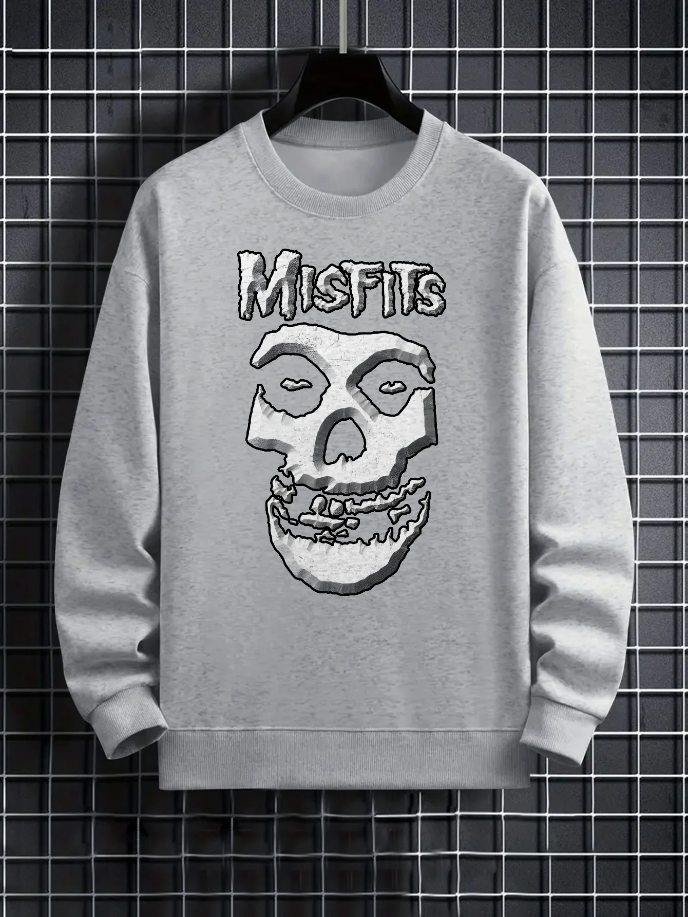

Men'S Casual Crew Neck Polyester Sweatshirt with Skull Graphic and "MISFITS" Lettering - Black Pullover for Casual Attire
