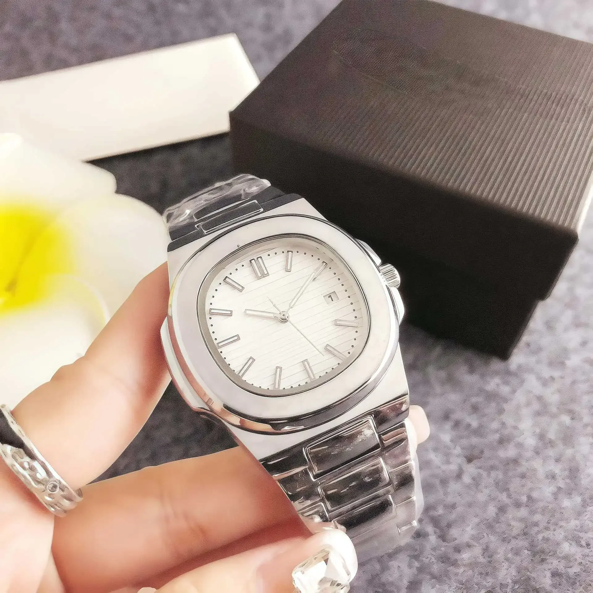 New Women's Square Fashion Watch Women's Calendar High Beauty Quartz Watch Simple Design Waterproof Watch