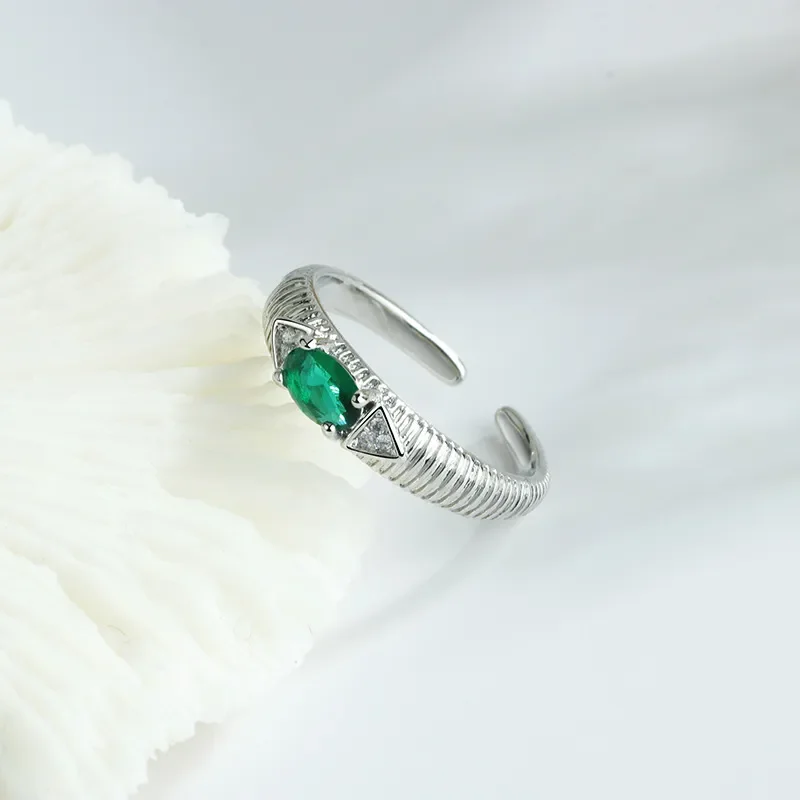 Vintage Emerald Zircon Ring for Men and Women Niche Fashion High End Sense Threaded Open Adjustable Index Finger Jewelry