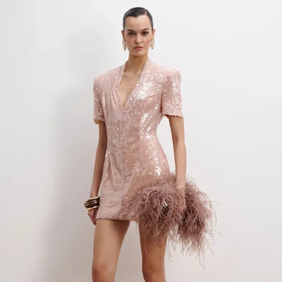 Elegancka różowa sukienka zimowa na przyjęcie świąteczne, długa suknia z cekinową peleryną, podkreślająca talię, seksowna, błyszcząca, formalna, wieczorowa, uniwersalna, wysokiej jakości.